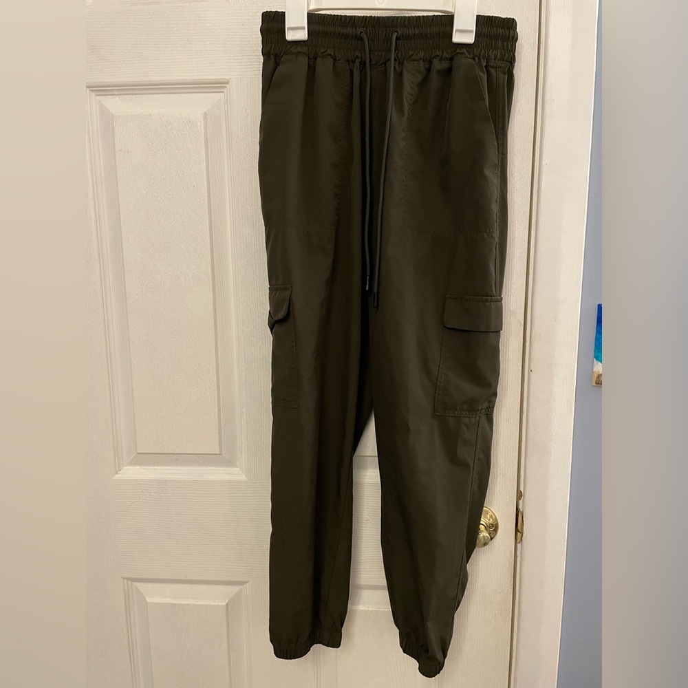 Old Navy Women’s Olive green lightweight, waterproof  cargo pants